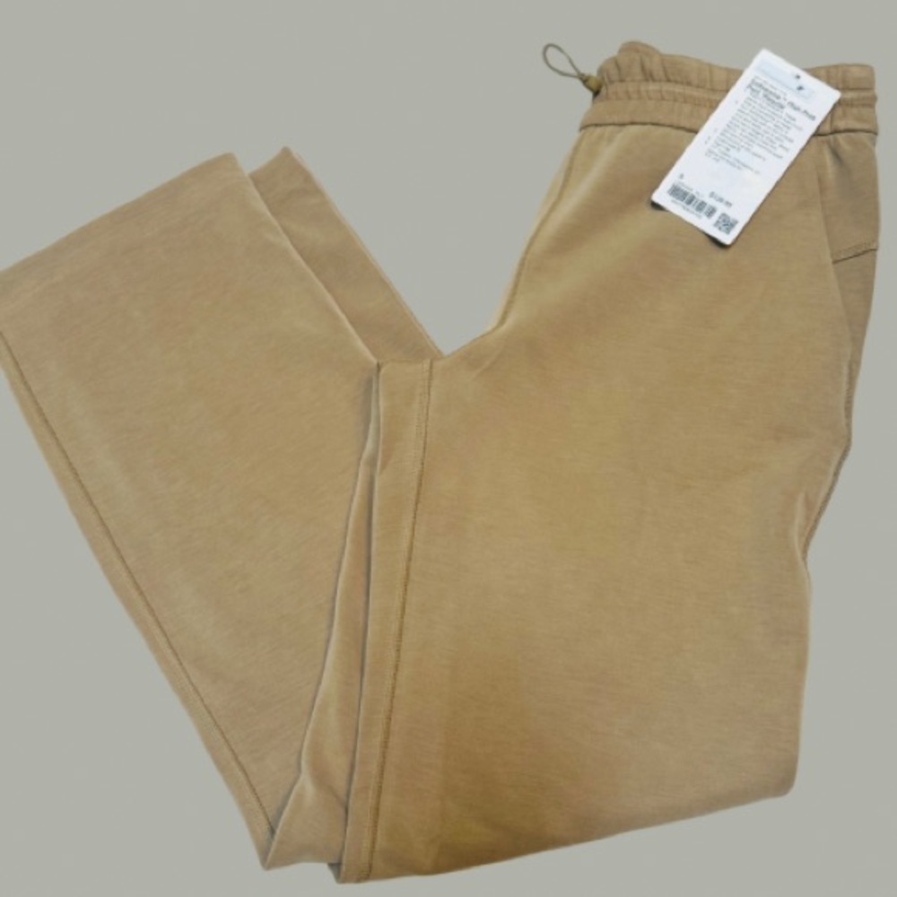 NWT Lululemon Softstreme High-Rise Pant Regular
Filbert Tan | 6